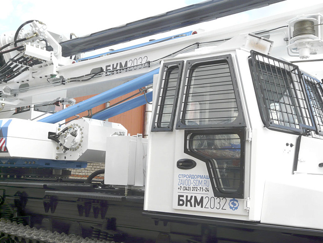 Бурильно-крановая машина БКМ-2032