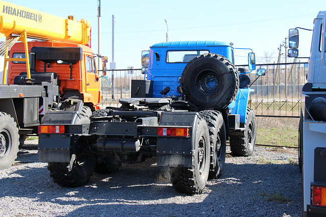 Сельный тягач Урал 44202-0311-60/72