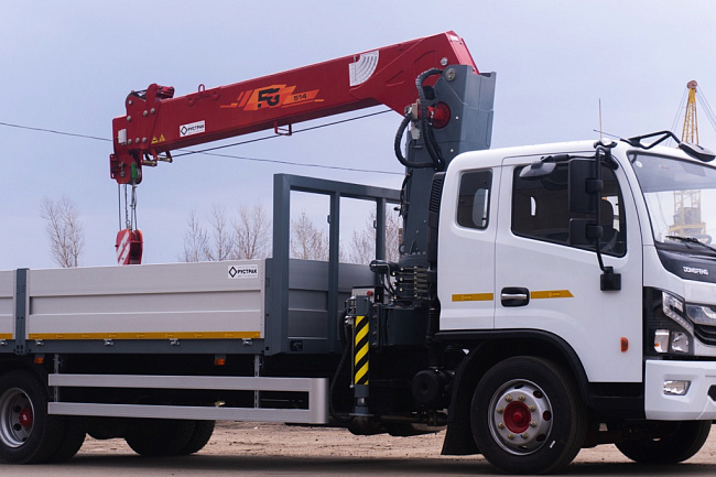 Бортовой автомобиль С120L оснащенный крано-манипуляторной установкой КМУ FG 514