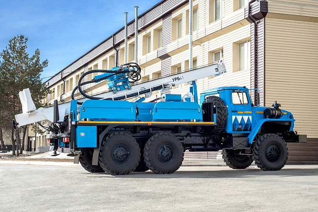 Установка разведочного бурения УРБ-41
