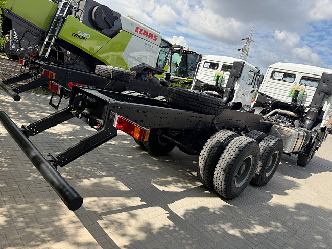Шасси SHACMAN 6х6 SX1258DR385 база 4 375мм (двускатное)
