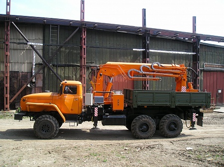 Универсальная бурильная машина УБМ-85 (Урал 4320)