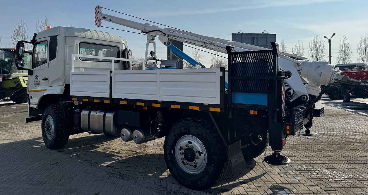 Бурильно-крановая машина DF-3000 на шасси DONFENG 4x4 