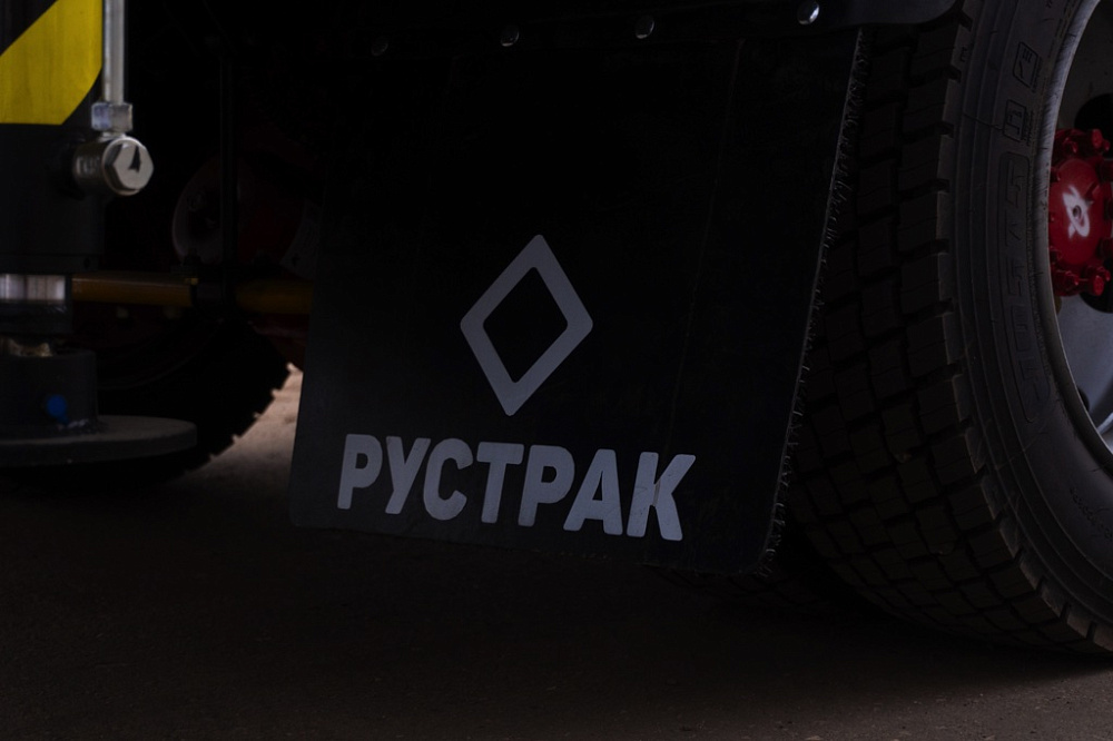 Бортовой автомобиль С120L оснащенный крано-манипуляторной установкой КМУ FG 514