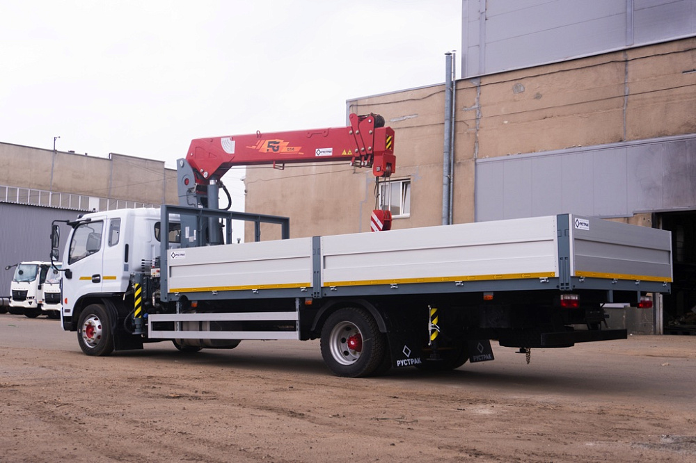 Бортовой автомобиль С120L оснащенный крано-манипуляторной установкой КМУ FG 514