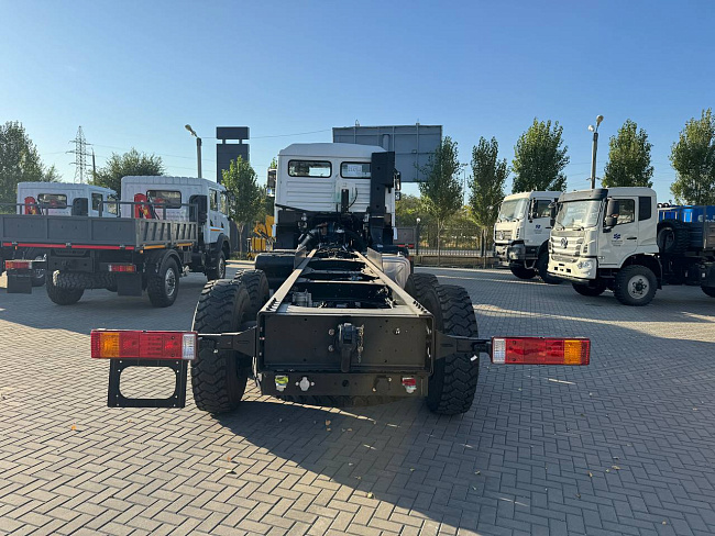 Шасси SHACMAN 6х6 SX1258DR385 база 4 375мм