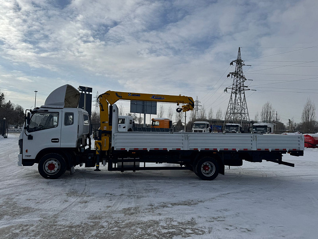 Бортовой автомобиль Dongfeng C120L с КМУ XCMG SQS68-3