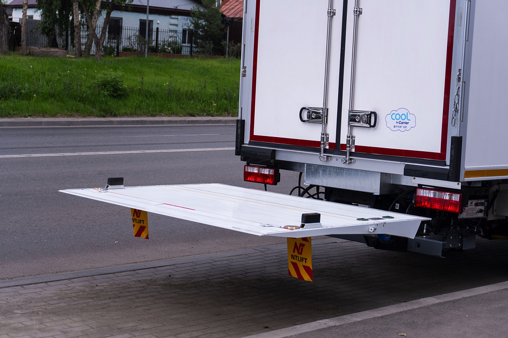 Рефрижератор на шасси DONGFENG C80N с ХОУ CARRIER C680 и ГБ NEU XB10130L