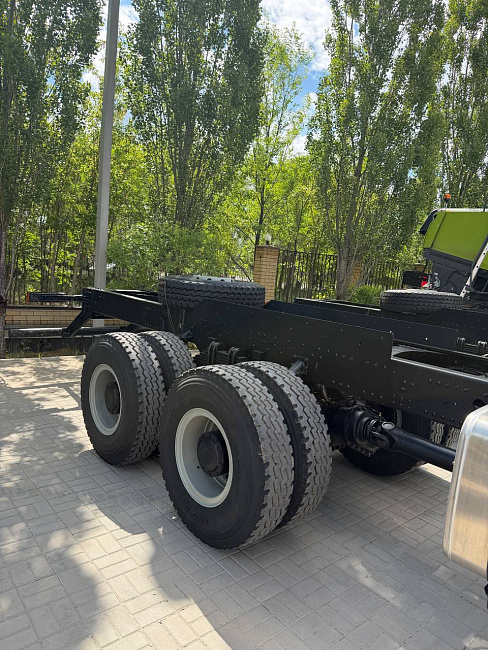 Шасси SHACMAN 6х6 SX1258DR385 база 4 375мм (двускатное)