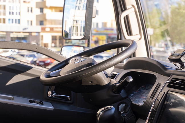 Фургон — рефрижератор на шасси DONGFENG C120N с ХОУ CARRIER C700 и ГБ NEU-XB15130AL