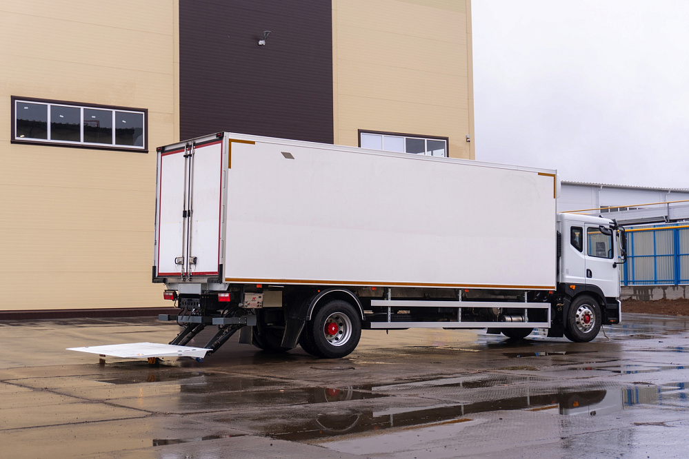 Фургон — рефрижератор на шасси DONGFENG C120М с ХОУ CARRIER C700 и ГБ NEU-XB15130AL