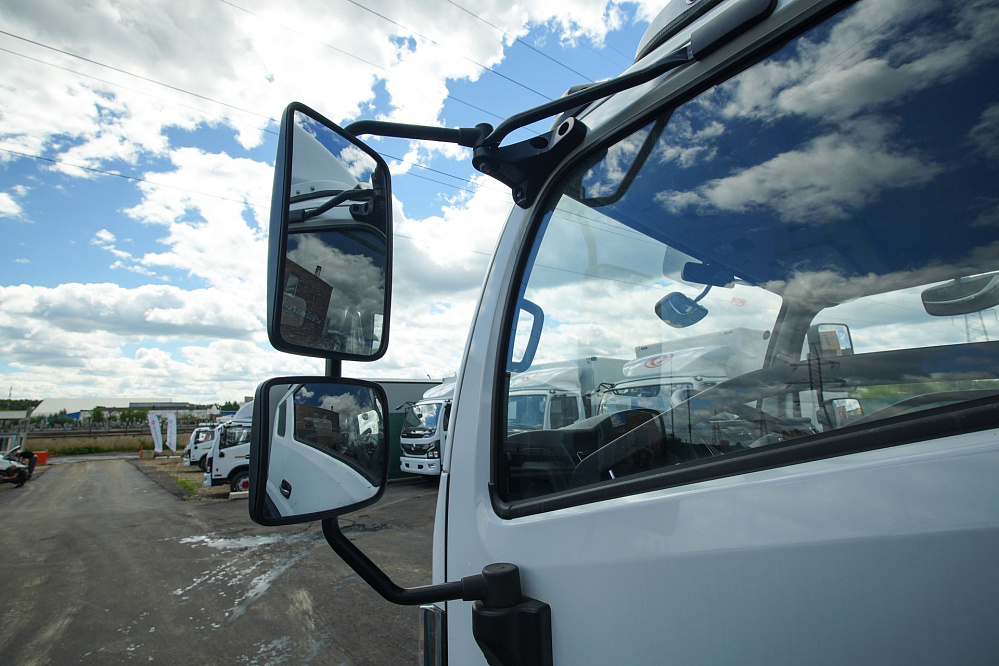 Автомобиль грузовой бортовой с тентом (ШТОРНИК) на базе DONGFENG С120L