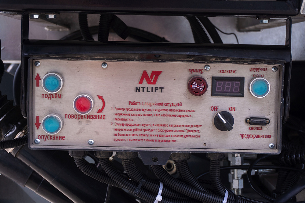 Рефрижератор на шасси DONGFENG C80N с ХОУ CARRIER C680 и ГБ NEU XB10130L