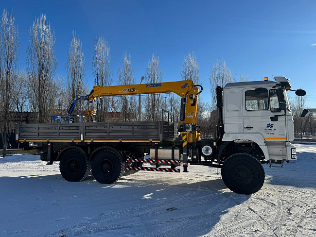 АВТОМОБИЛЬ БОРТОВОЙ SHACMAN 6x6 с КРАНОМ МАНИПУЛЯТОРОМ (КМУ) XCMG SQS157 с монтажной корзиной