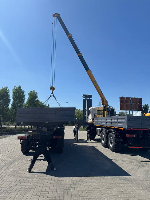 Бортовой с КМУ XCMG 157(SQ6.3SK3Q ) DONFENG 3250 усиленная платформа, стрела 11м