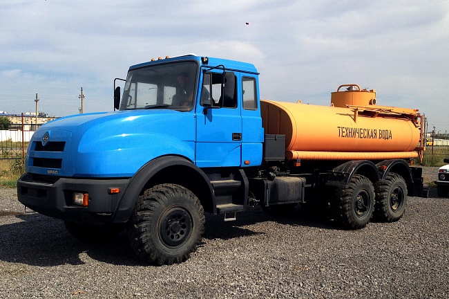 Автоцистерна нефтепромысловая  АЦН-10 (6х6)