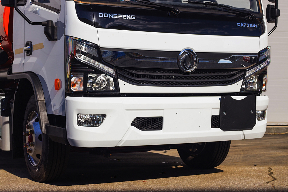 Автотопливозаправщик АТЗ-8 (вместимость 8 куб. м.) на базе DONGFENG C120S