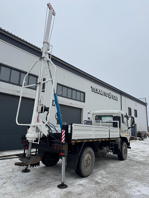 Бурильно-крановая машина DF-3000 на шасси DONFENG 4x4 