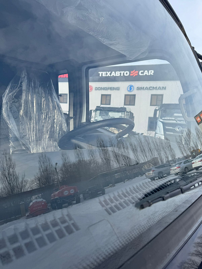 Бортовой автомобиль Dongfeng C120L с КМУ XCMG SQS68-3