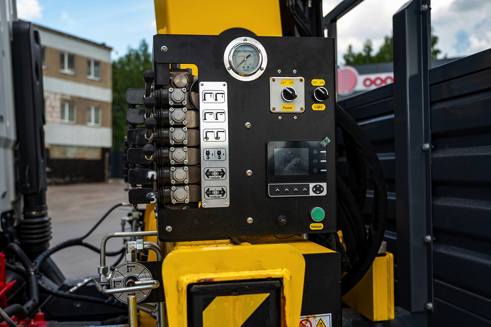 DONGFENG C180LS Крано-манипуляторная установка HYVA SK-6.3 (+ борт 7,5м (AL)