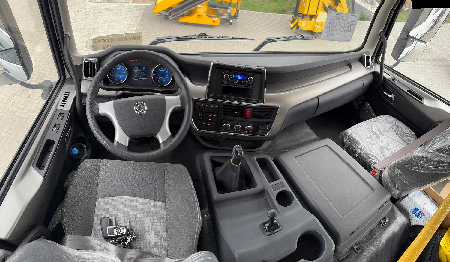 ТехАвтоКар отгрузил партию бортовых автомобилей DONGFENG 4×4 с КМУ Fassi M15