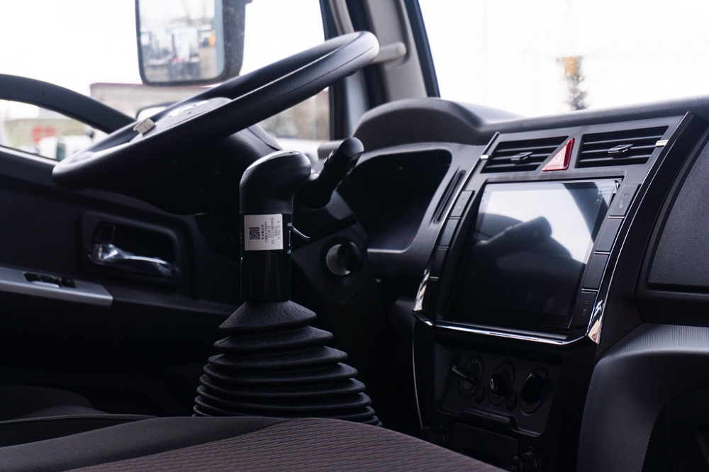 Бортовой автомобиль С120L оснащенный крано-манипуляторной установкой КМУ FG 514