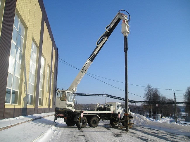 Универсальная бурильная машина УБМ-85-11 (Урал 4320)